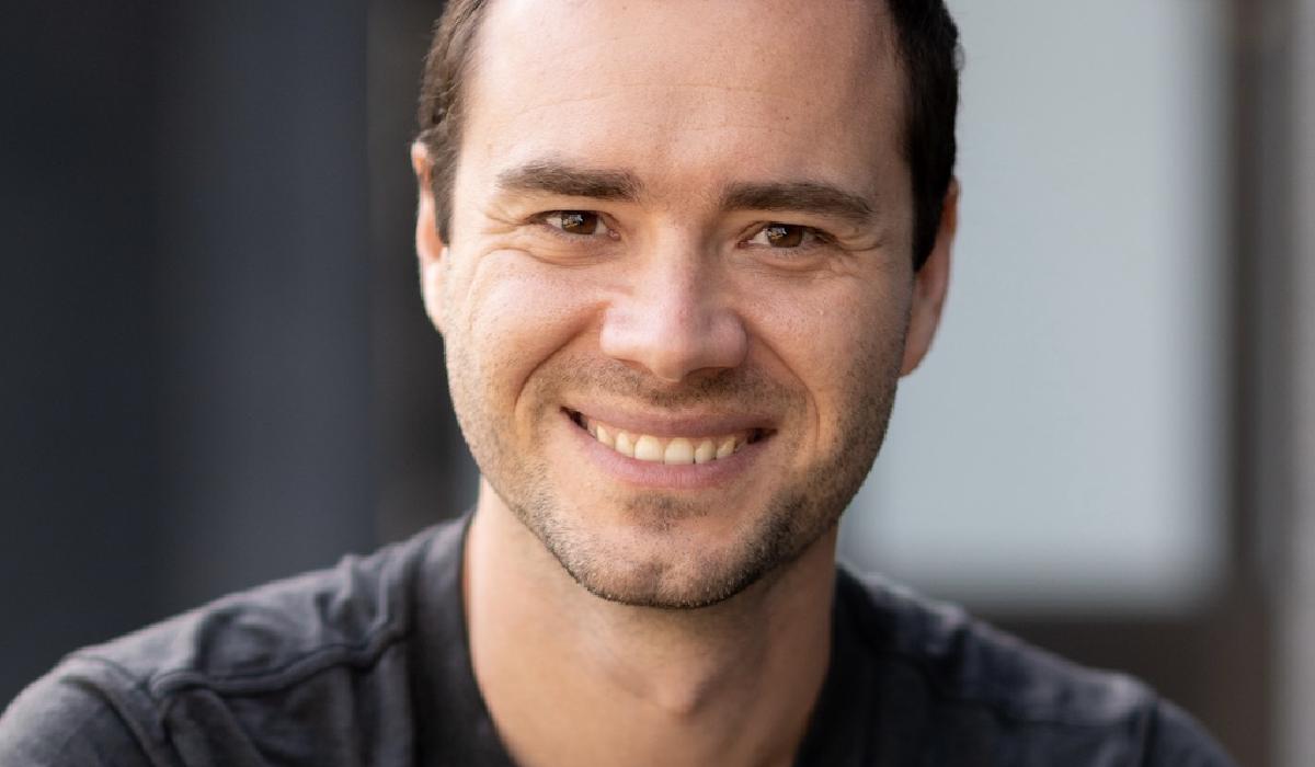 别再把大模型当搜索引擎了!Karpathy 爆火新思路:让 LLM 给你打工,建立会复利的个人 Wiki